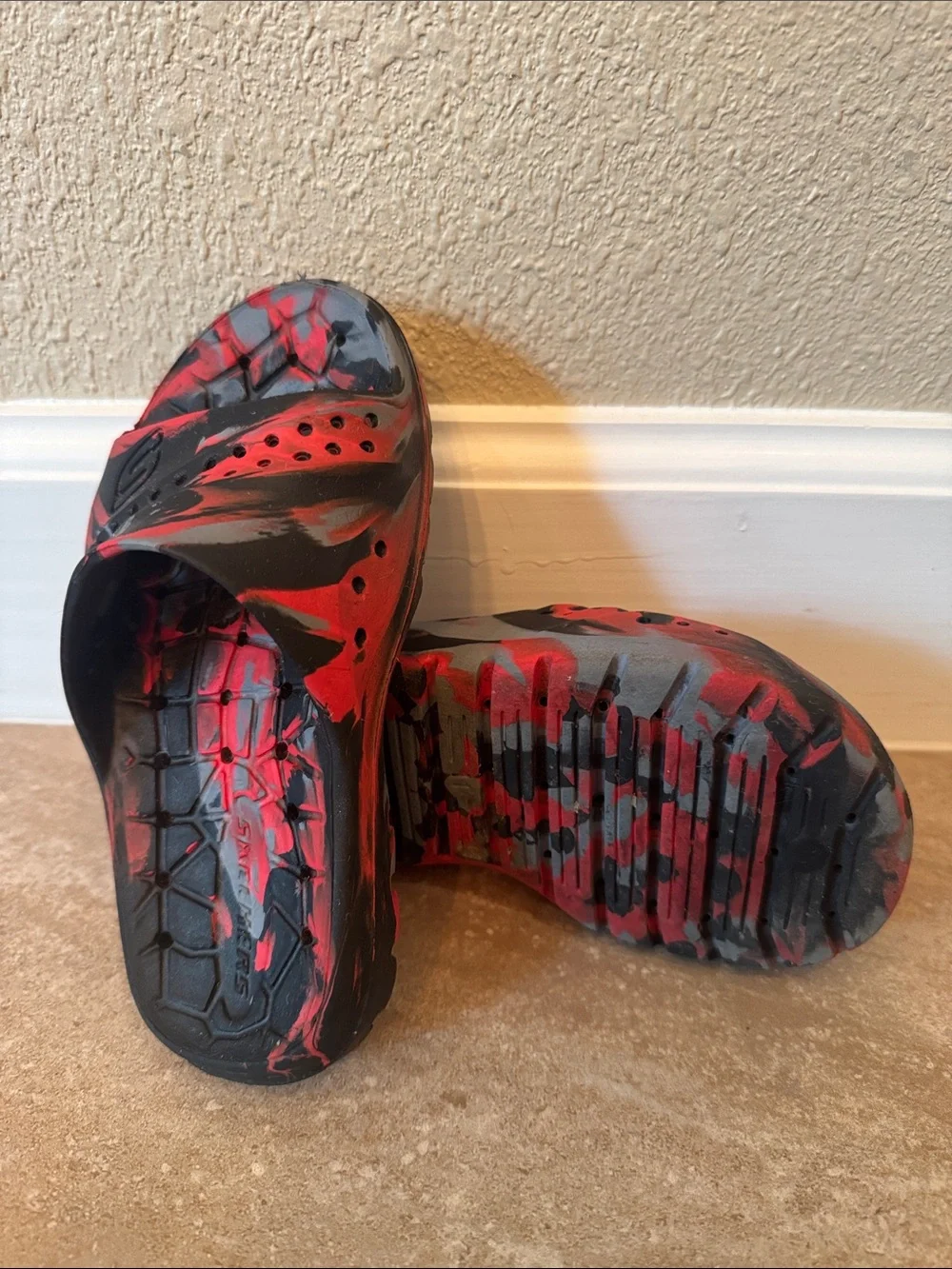 Kids size 11 slides - 2 pair- Red & Black new